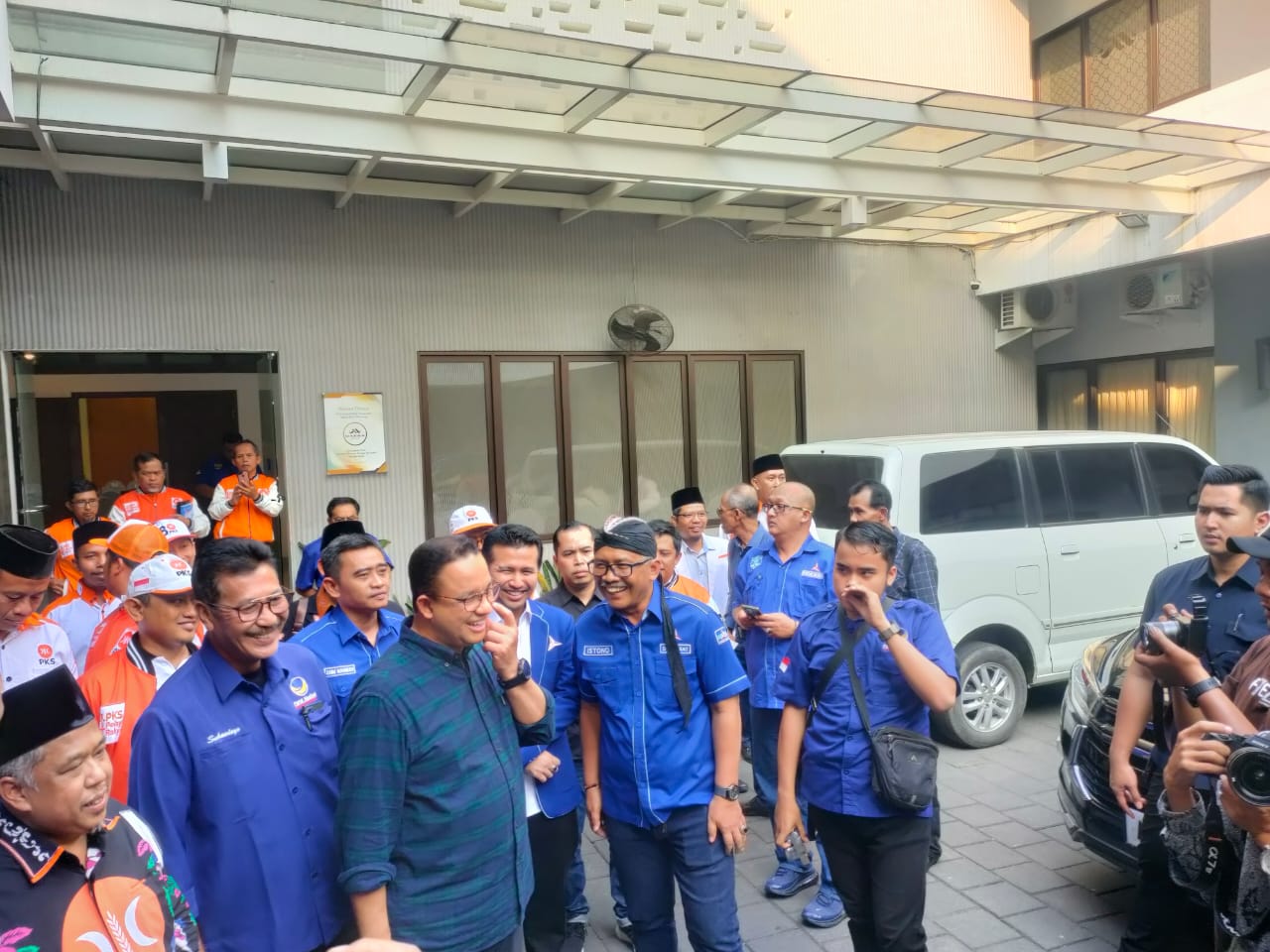 anies 1