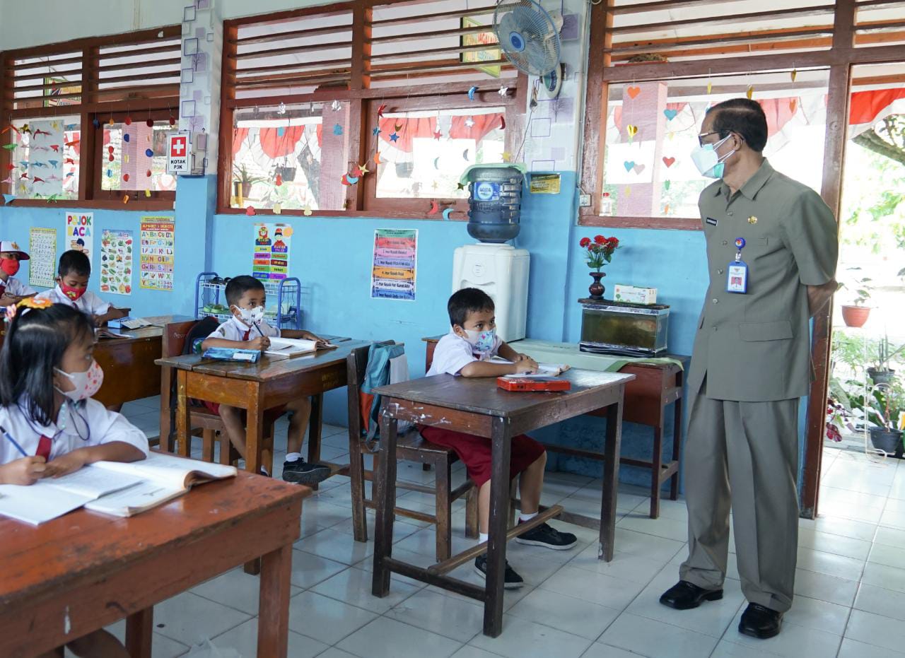 bupati ke sekolah