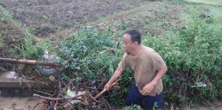Aksi “Sentilan” Wabup Magetan: Bersihkan Sampah Sendiri di Saluran Air Ngariboyo