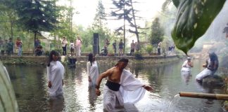 Lestarikan Warisan Leluhur, Disbudpar Magetan Gelar Prosesi Pengambilan Air di Sumber Molang